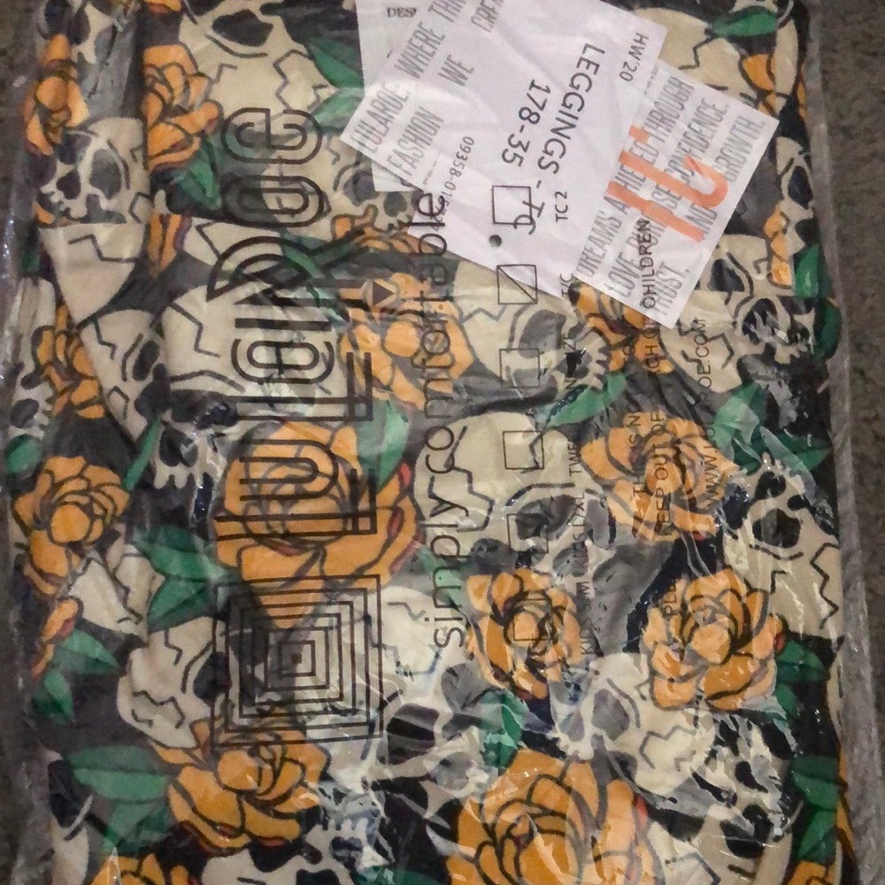 LuLaRoe skulls and roses TC